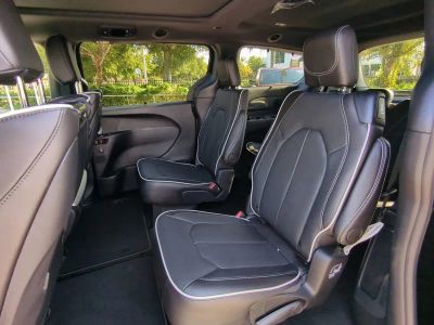 2026 Chrysler Pacifica — photo 17 view