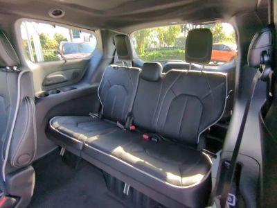 2026 Chrysler Pacifica — photo 16 view