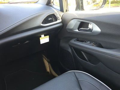 2026 Chrysler Pacifica — photo 23 view