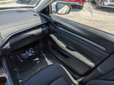 2019 Nissan Altima — photo 17 view
