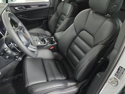2026 Porsche Macan - Photo 5