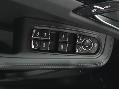2026 Porsche Macan - Photo 21