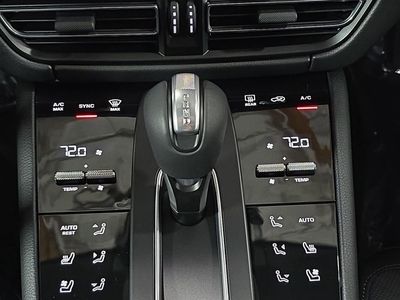 2026 Porsche Macan - Photo 19
