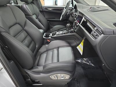 2026 Porsche Macan - Photo 27