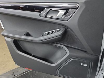 2026 Porsche Macan - Photo 22