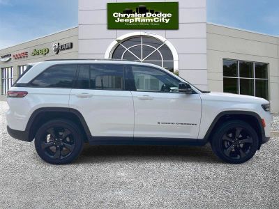 2023 Jeep Grand Cherokee — detail view