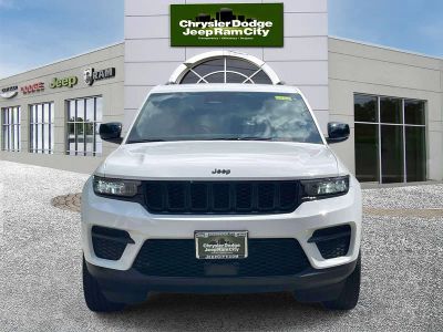 2023 Jeep Grand Cherokee — side profile view