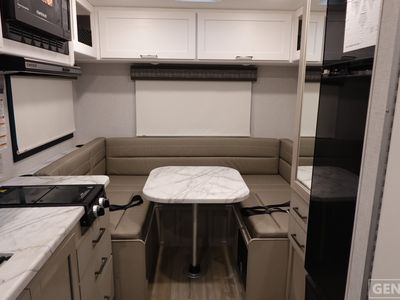 2026 Thor Motor Coach Pasadena SE - Photo 5
