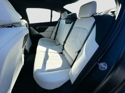 2027 BMW 5 Series — photo 19 view