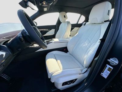 2027 BMW 5 Series — photo 15 view
