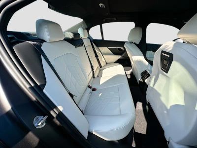 2027 BMW 5 Series — photo 22 view