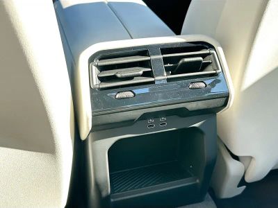 2027 BMW 5 Series — photo 20 view