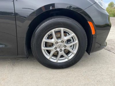 2022 Chrysler Pacifica — photo 15 view