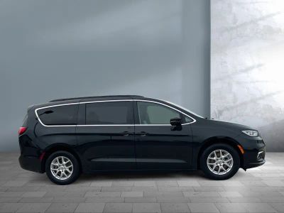 2022 Chrysler Pacifica — interior view