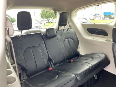 2022 Chrysler Pacifica — photo 10 view