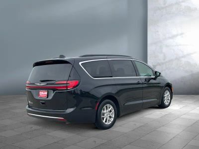 2022 Chrysler Pacifica — side profile view