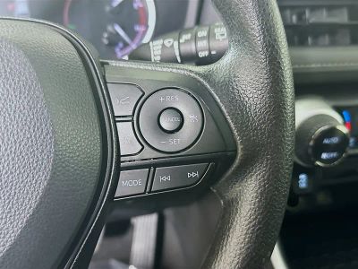 2023 Toyota RAV4 — photo 17 view