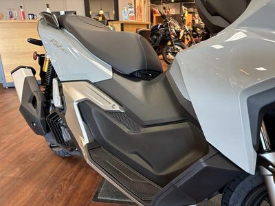2026 Honda ADV160 - Photo 18