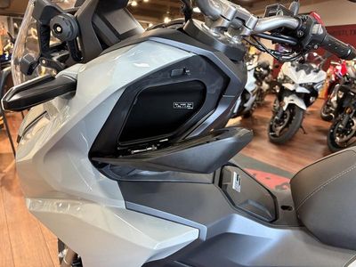 2026 Honda ADV160 - Photo 9