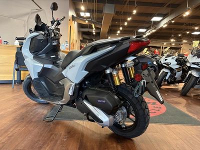 2026 Honda ADV160 - Photo 13