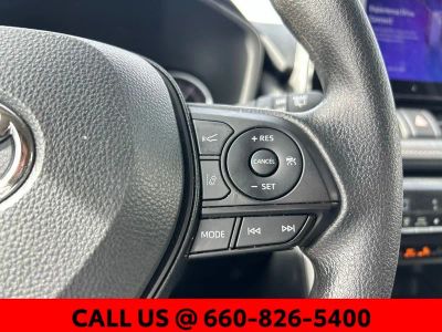 2025 Toyota RAV4 - Photo 14