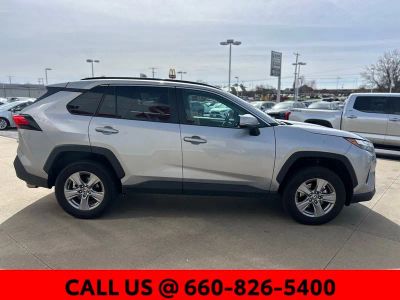 2025 Toyota RAV4 - Photo 3