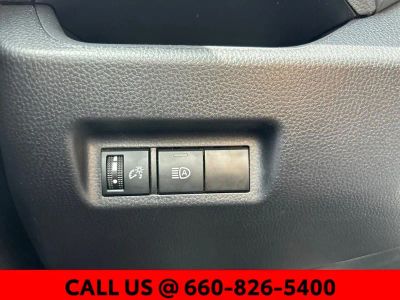 2025 Toyota RAV4 - Photo 19