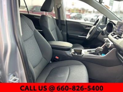 2025 Toyota RAV4 - Photo 4