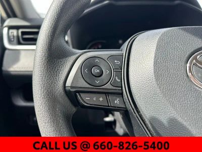2025 Toyota RAV4 - Photo 13