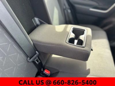 2025 Toyota RAV4 - Photo 7