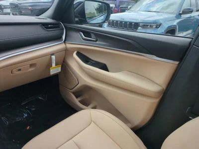 2026 Jeep Grand Cherokee — photo 18 view