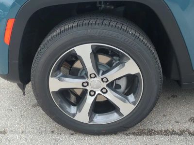 2026 Jeep Grand Cherokee — photo 11 view