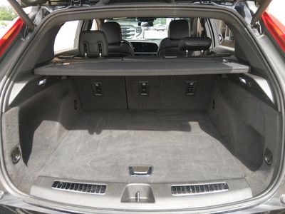 2025 Cadillac XT4 — photo 11 view