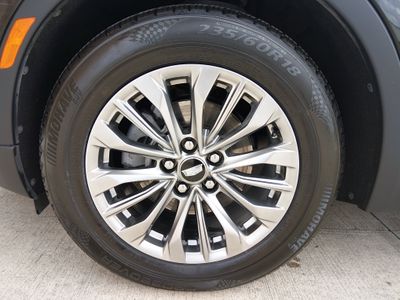 2025 Cadillac XT4 — photo 10 view