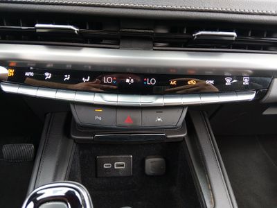 2025 Cadillac XT4 — photo 18 view