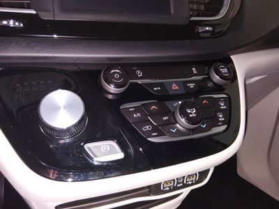 2024 Chrysler Voyager - Photo 20