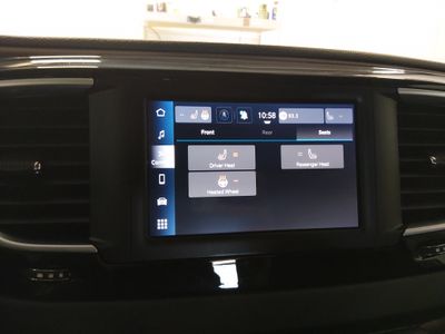 2024 Chrysler Voyager - Photo 18