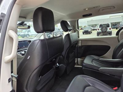 2024 Chrysler Pacifica Hybrid — photo 21 view