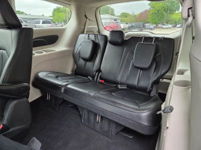 2024 Chrysler Pacifica Hybrid — photo 18 view