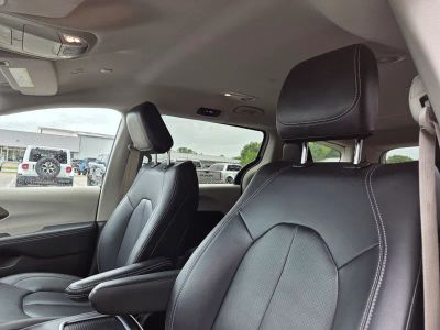 2024 Chrysler Pacifica Hybrid — photo 23 view