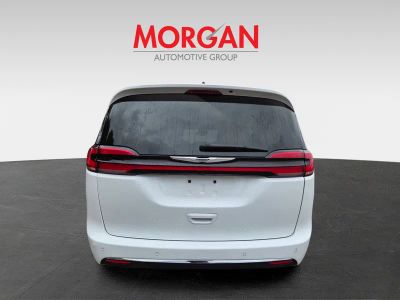 2024 Chrysler Pacifica Hybrid — interior view