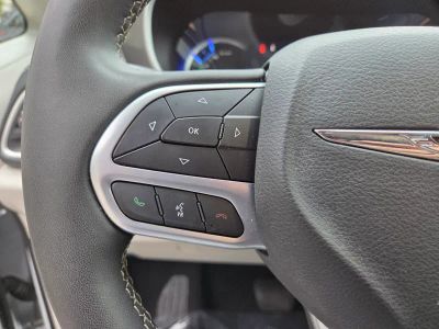 2024 Chrysler Pacifica Hybrid — photo 29 view