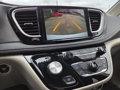 2024 Chrysler Pacifica Hybrid — photo 32 view