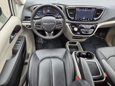 2024 Chrysler Pacifica Hybrid — photo 22 view