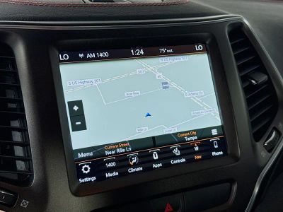 2019 Jeep Cherokee — photo 12 view