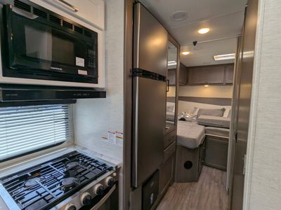 2025 Thor Motor Coach Four Winds — photo 10 view