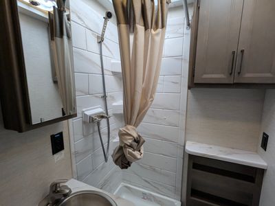 2025 Thor Motor Coach Four Winds — photo 20 view