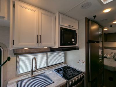 2025 Thor Motor Coach Four Winds — photo 13 view