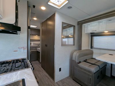 2025 Thor Motor Coach Four Winds — photo 23 view