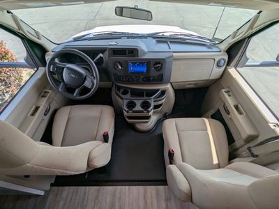 2025 Thor Motor Coach Four Winds — photo 12 view